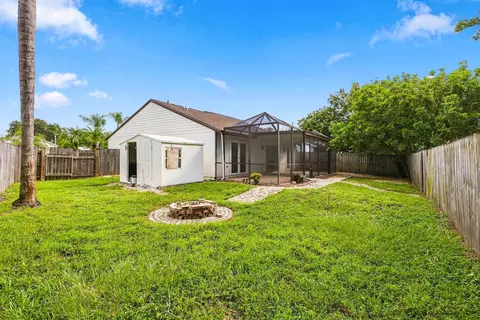 Exterior - 184 Greentree Cir, Jupiter, FL 33458 photo 8 of 9
