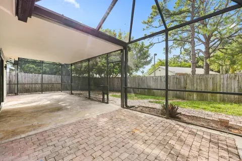 Exterior - 184 Greentree Cir, Jupiter, FL 33458 photo 5 of 9