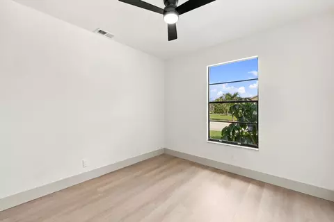 Bedroom - 184 Greentree Cir, Jupiter, FL 33458 photo 10 of 10
