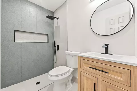 Bath - 184 Greentree Cir, Jupiter, FL 33458 photo 1 of 2
