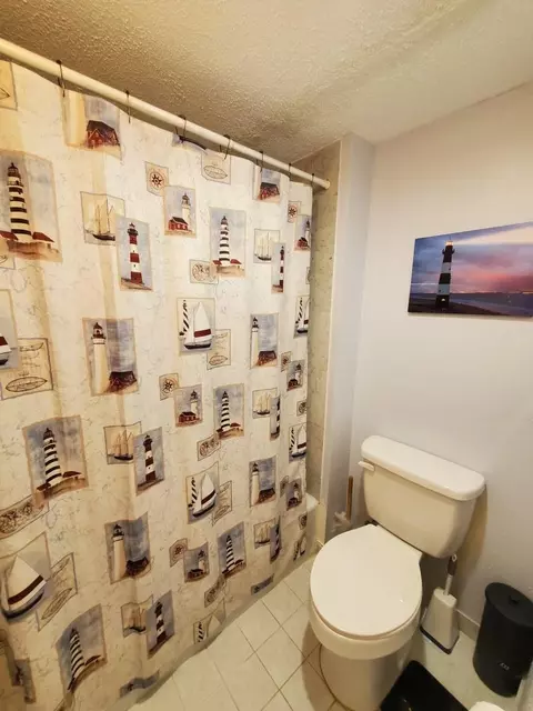 Bath - 1401 N Riverside Dr #1206, Pompano Beach, FL 33062 photo 1 of 3