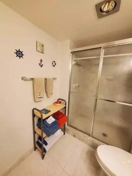 Bath - 1401 N Riverside Dr #1206, Pompano Beach, FL 33062 photo 2 of 3