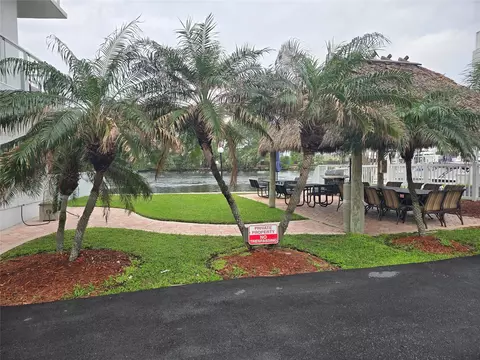 Exterior - 1401 N Riverside Dr #1206, Pompano Beach, FL 33062 photo 7 of 10