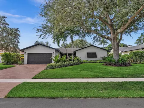 3264 Lakeview Dr, Delray Beach, FL 33445