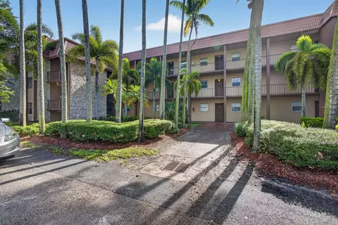120 Sparrow Dr #304, Royal Palm Beach, FL 33411