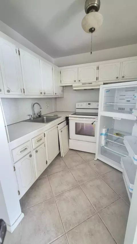 79 Canterbury D, West Palm Beach, FL 33417