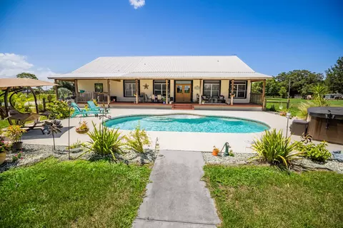Exterior - 8661 E Center St, Okeechobee, FL 34974 photo 15 of 28