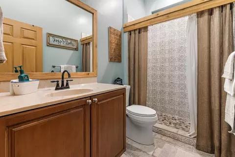 Bath - 8661 E Center St, Okeechobee, FL 34974 photo 6 of 7