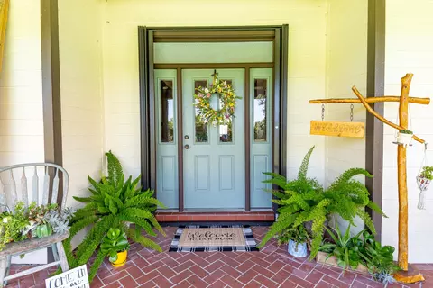 Entry Way - 8661 E Center St, Okeechobee, FL 34974 photo 1 of 4