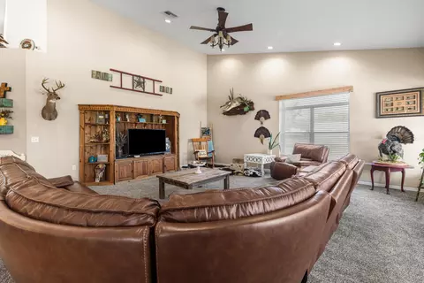 Living - 8661 E Center St, Okeechobee, FL 34974 photo 4 of 4