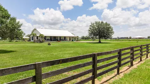 Exterior - 8661 E Center St, Okeechobee, FL 34974 photo 5 of 28