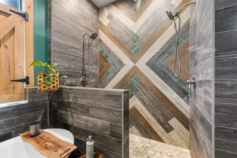 Bath - 8661 E Center St, Okeechobee, FL 34974 photo 3 of 7