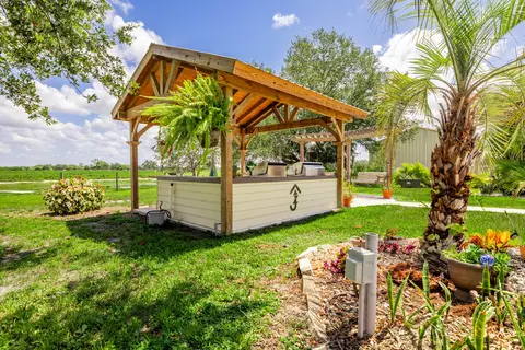Kitchen - 8661 E Center St, Okeechobee, FL 34974 photo 8 of 8