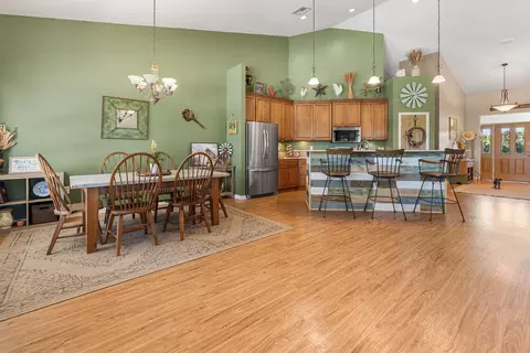 Dining - 8661 E Center St, Okeechobee, FL 34974 photo 1 of 3