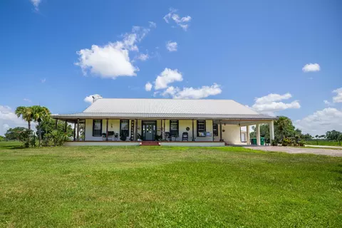 Exterior - 8661 E Center St, Okeechobee, FL 34974 photo 2 of 28