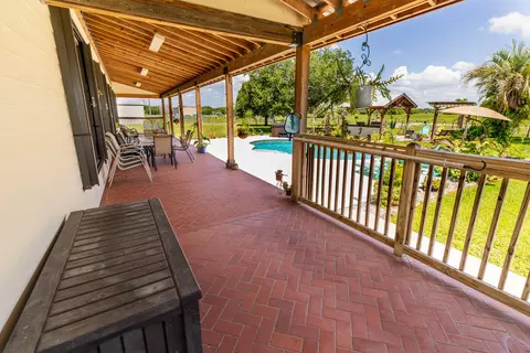 Exterior - 8661 E Center St, Okeechobee, FL 34974 photo 10 of 28