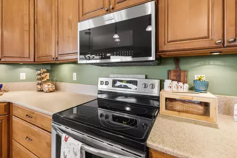Kitchen - 8661 E Center St, Okeechobee, FL 34974 photo 5 of 8