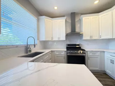 Kitchen - 10735 Eveningwood Ct, Trinity, FL 34655 photo 5 of 6