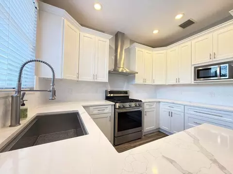 Kitchen - 10735 Eveningwood Ct, Trinity, FL 34655 photo 3 of 6