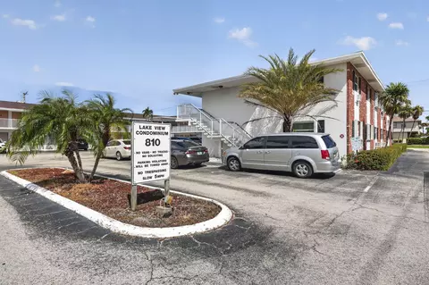 810 Lake Shore Dr #25, Lake Park, FL 33403