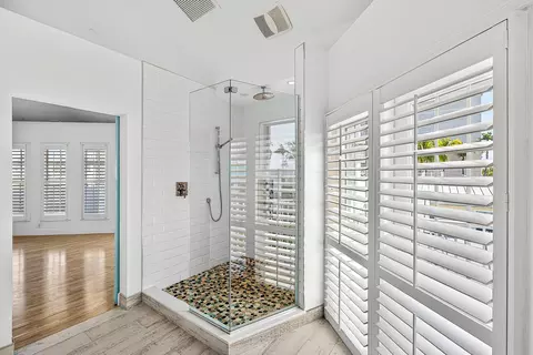Bath - 130 Jupiter Key Rd, Jupiter, FL 33477 photo 5 of 6