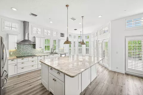 Kitchen - 130 Jupiter Key Rd, Jupiter, FL 33477 photo 2 of 5