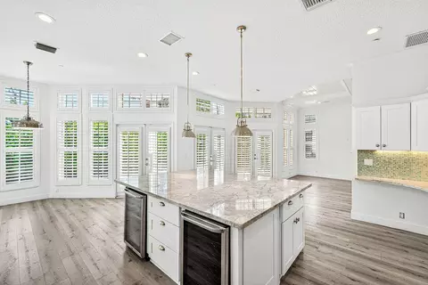 Kitchen - 130 Jupiter Key Rd, Jupiter, FL 33477 photo 4 of 5