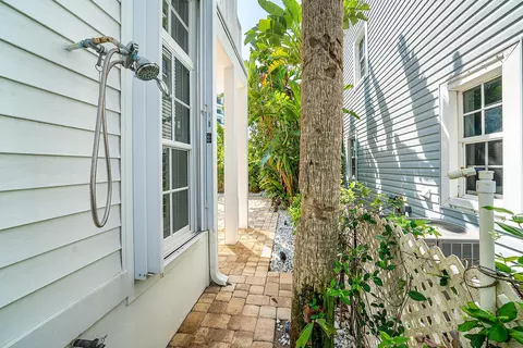 Exterior - 130 Jupiter Key Rd, Jupiter, FL 33477 photo 7 of 14