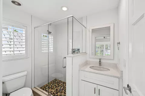 Bath - 130 Jupiter Key Rd, Jupiter, FL 33477 photo 1 of 6
