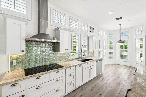 Kitchen - 130 Jupiter Key Rd, Jupiter, FL 33477 photo 3 of 5