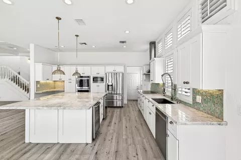 Kitchen - 130 Jupiter Key Rd, Jupiter, FL 33477 photo 5 of 5