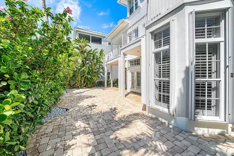 Exterior - 130 Jupiter Key Rd, Jupiter, FL 33477 photo 11 of 14