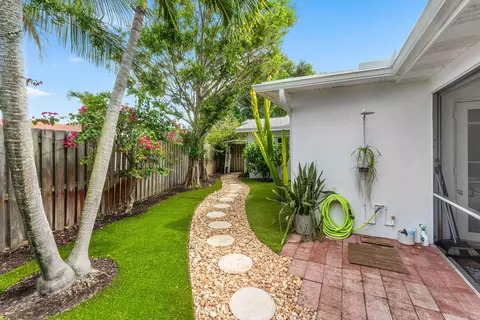 Exterior - 317 Daly Rd, Tequesta, FL 33469 photo 9 of 12