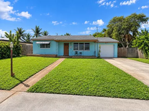 110 SE 3rd Ave, Boynton Beach, FL 33435