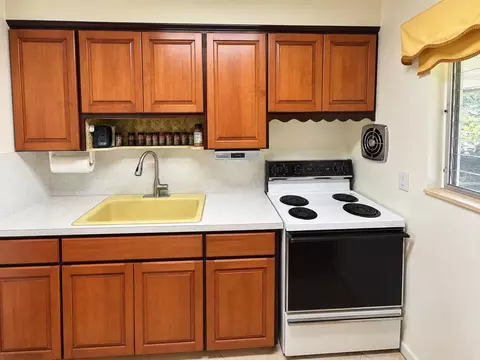 Kitchen - 110 SE 3rd Ave, Boynton Beach, FL 33435 photo 2 of 3