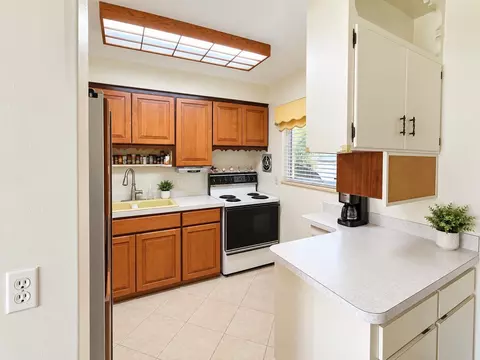 Kitchen - 110 SE 3rd Ave, Boynton Beach, FL 33435 photo 1 of 3
