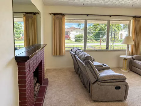 Living - 110 SE 3rd Ave, Boynton Beach, FL 33435 photo 2 of 6