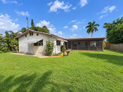 Exterior - 110 SE 3rd Ave, Boynton Beach, FL 33435 photo 3 of 3