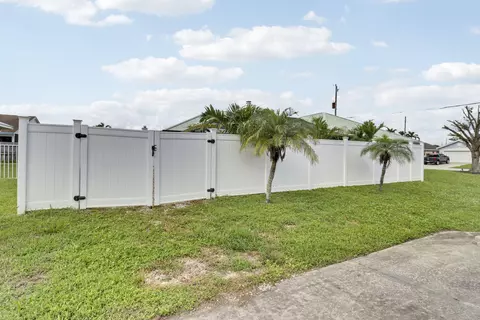 Exterior - 6208 Michael St, Jupiter, FL 33458 photo 7 of 13