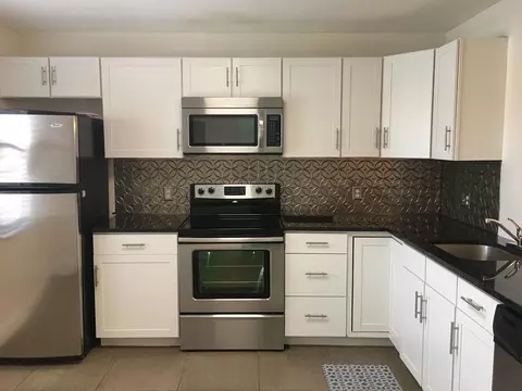 2007 W Lakeview Dr W, Royal Palm Beach, FL 33411