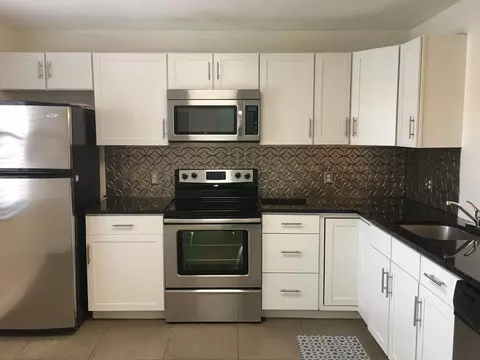 2007 W Lakeview Dr W, Royal Palm Beach, FL 33411