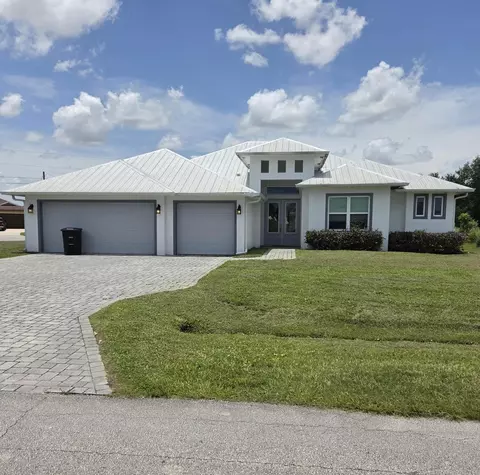 5231 NW Iredell St, Port Saint Lucie, FL 34986