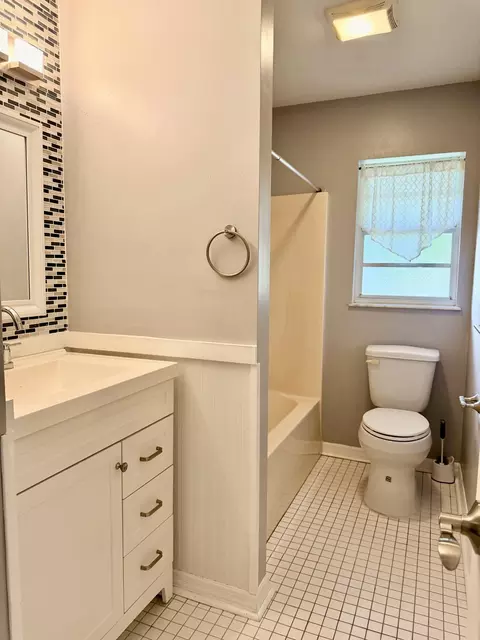 Bath - 3307 SW 17th St, Okeechobee, FL 34974 photo 3 of 3