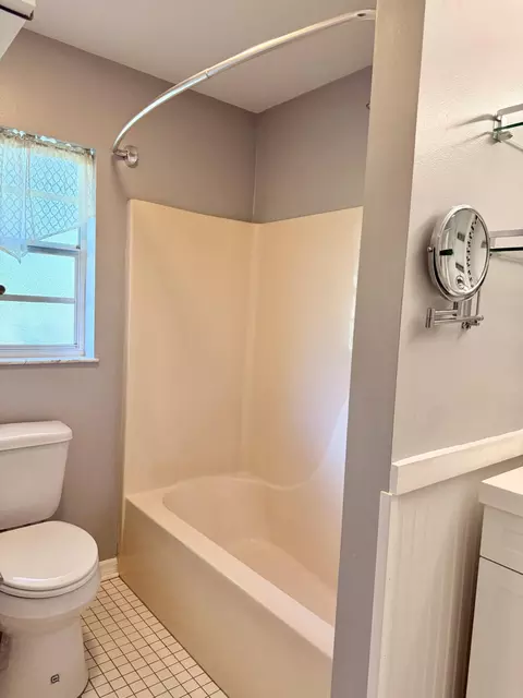 Bath - 3307 SW 17th St, Okeechobee, FL 34974 photo 2 of 3