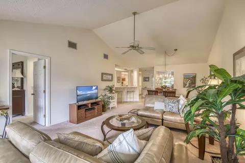 6275 SE Charleston Pl #B203, Hobe Sound, FL 33455