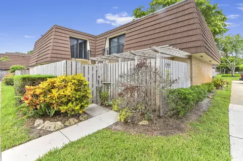 2523 25th Ln, Palm Beach Gardens, FL 33418