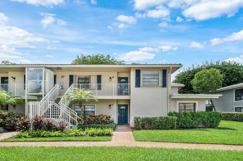 37 Stratford Ln W #D, Boynton Beach, FL 33436
