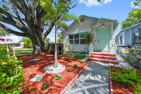 218 N H St, Lake Worth Beach, FL 33460