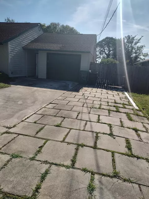 6105 Birch Dr, Fort Pierce, FL 34982