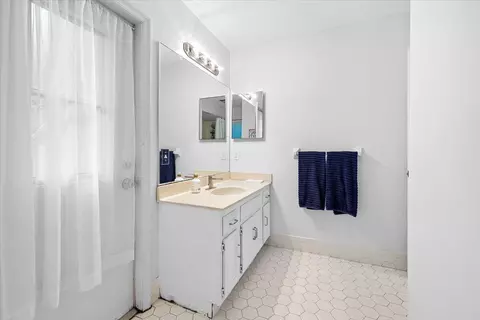 Bath - 101 Timber Ln, Jupiter, FL 33458 photo 6 of 6